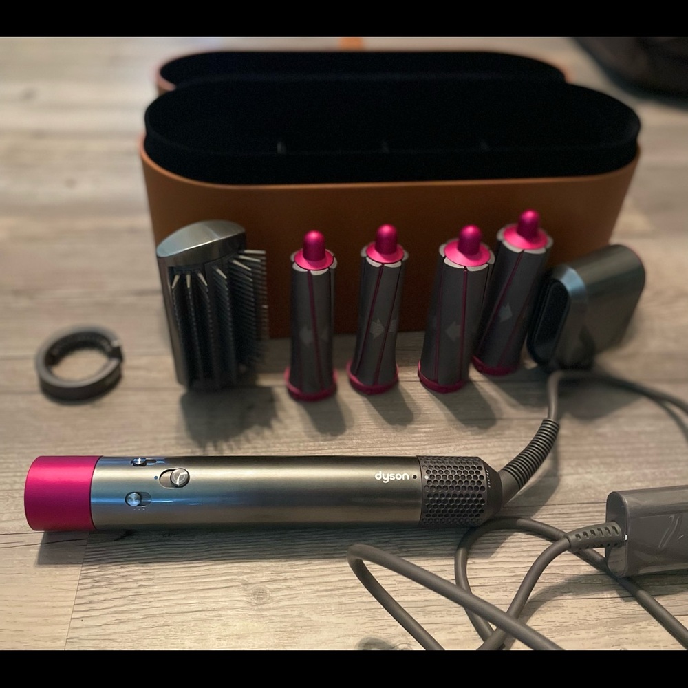 Dyson airwrap styler with attachments